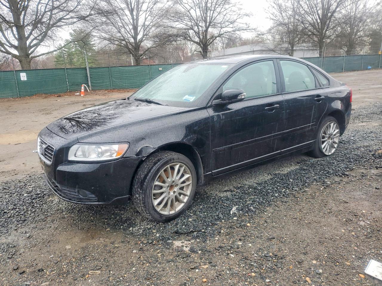 VOLVO S40 2010 — 2