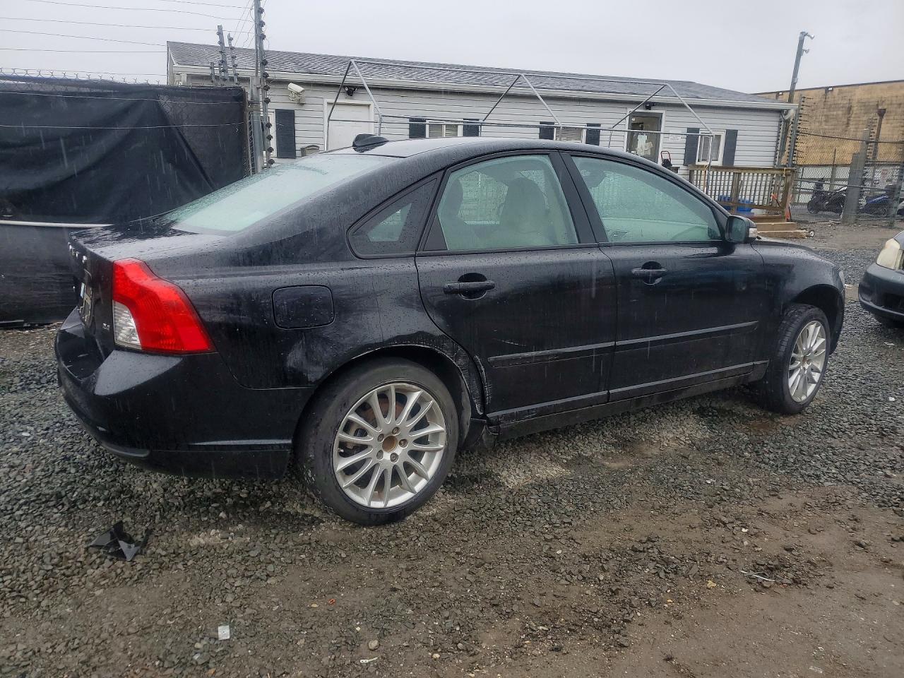 VOLVO S40 2010 — 4