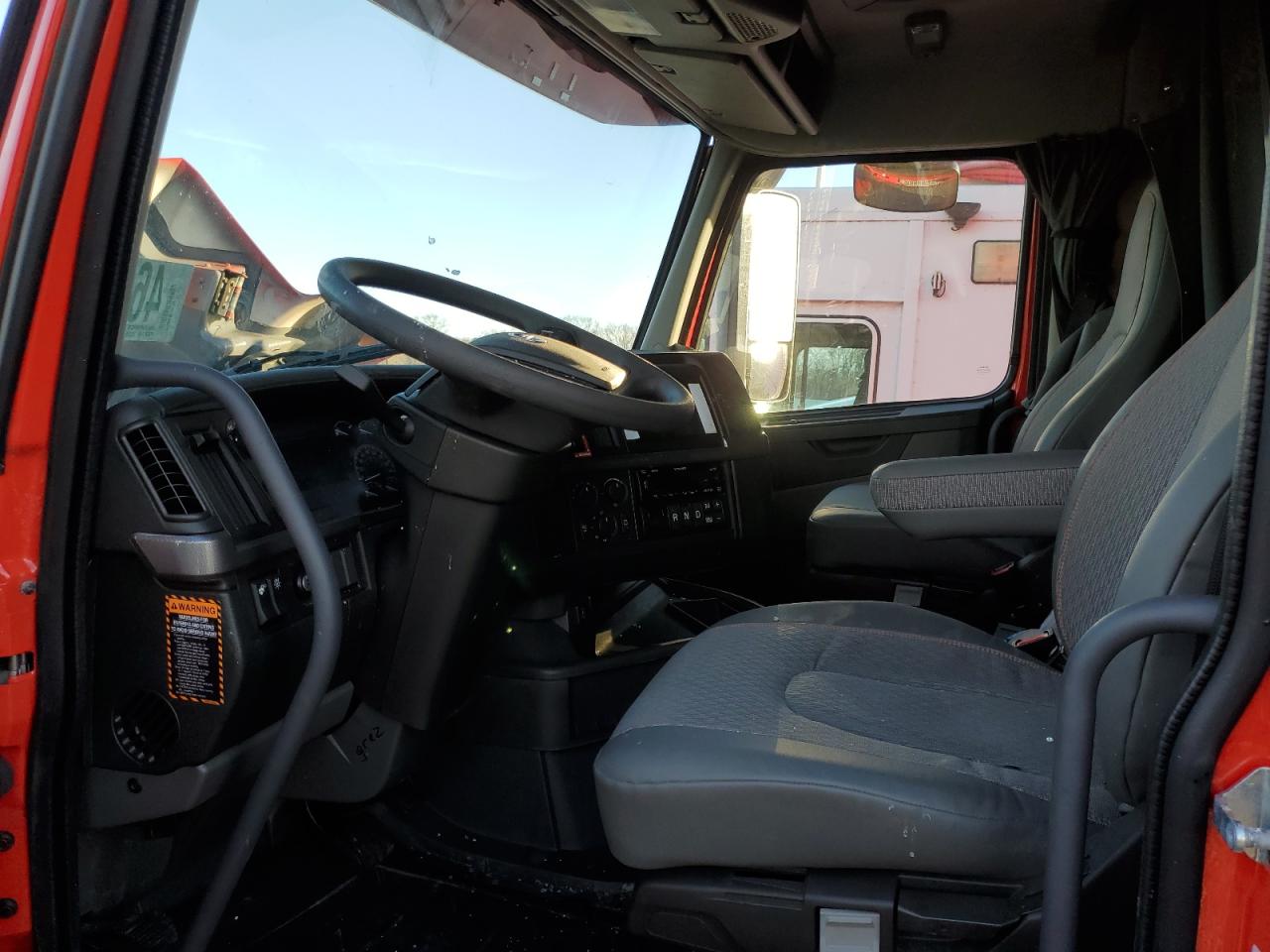 VOLVO VNL 2025 — 6