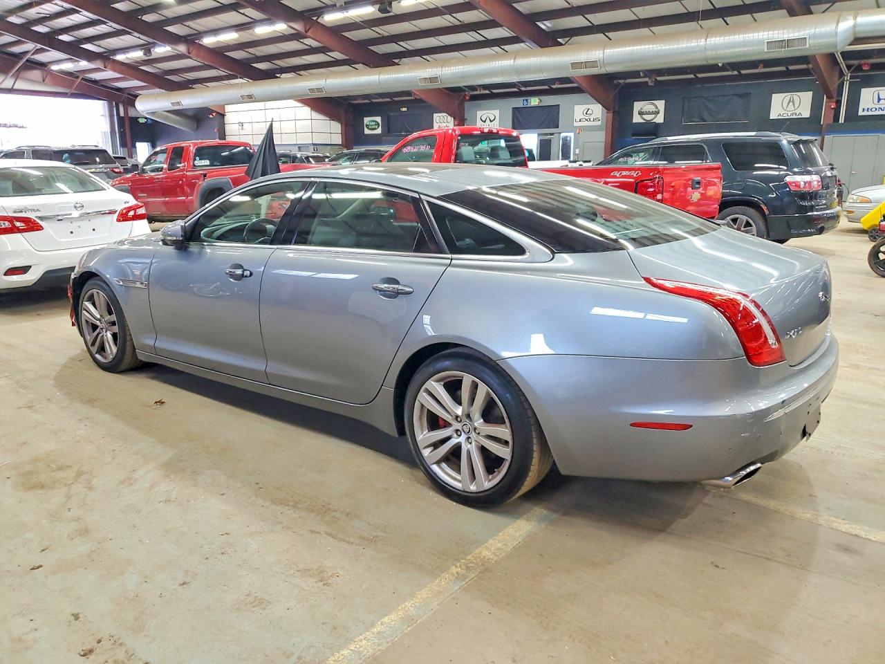 JAGUAR XJL 2011 — 3
