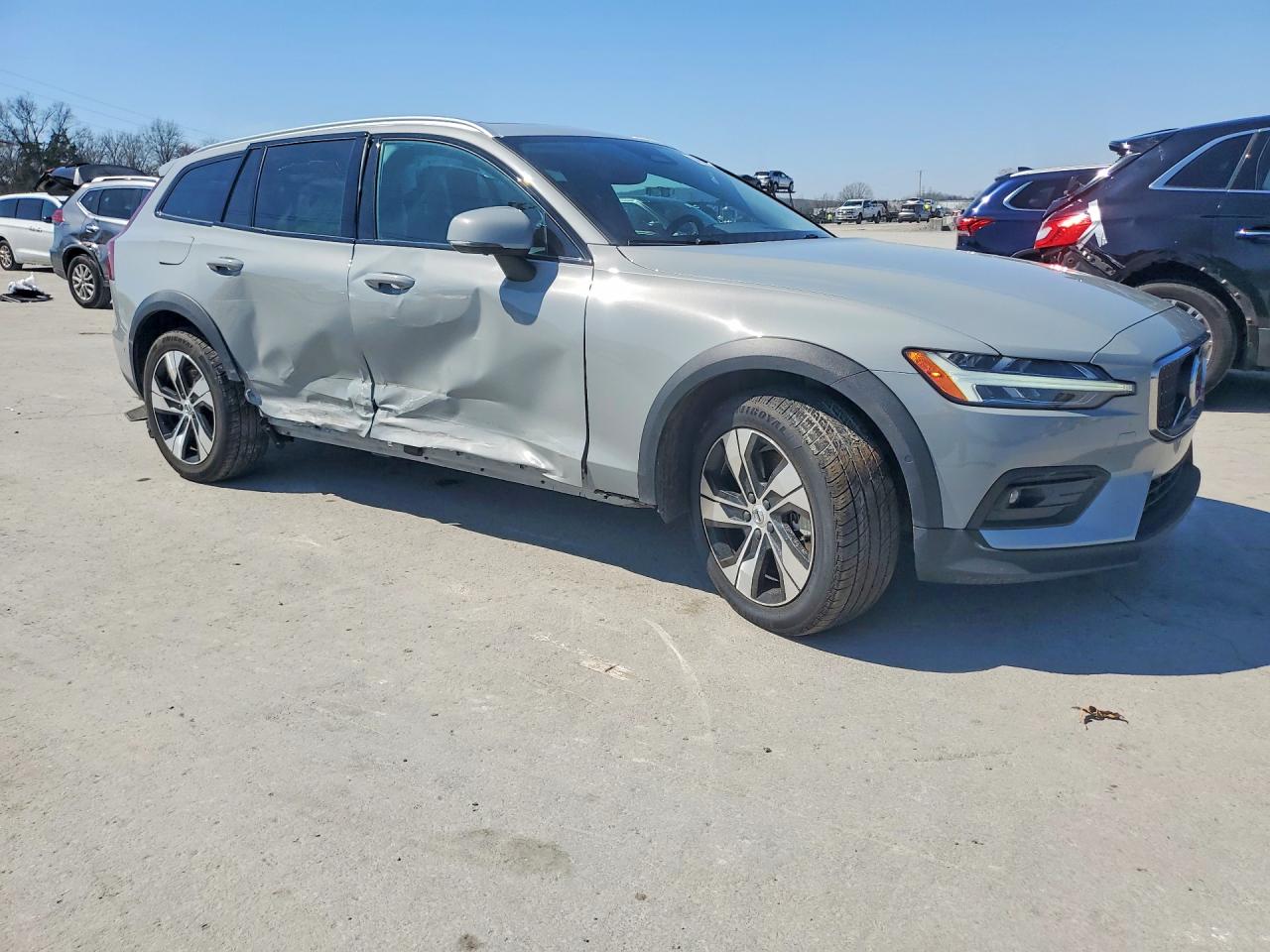 VOLVO V60 2025 — 5