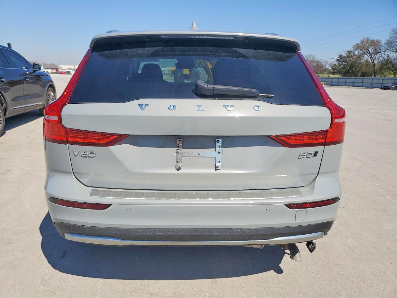 VOLVO V60 2025 — 7