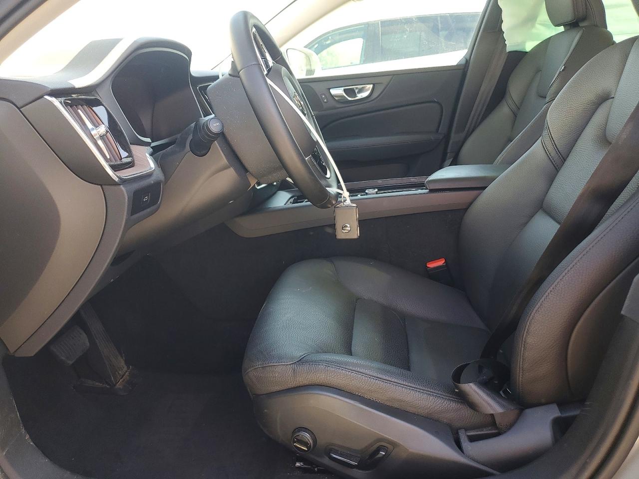 VOLVO V60 2025 — 8