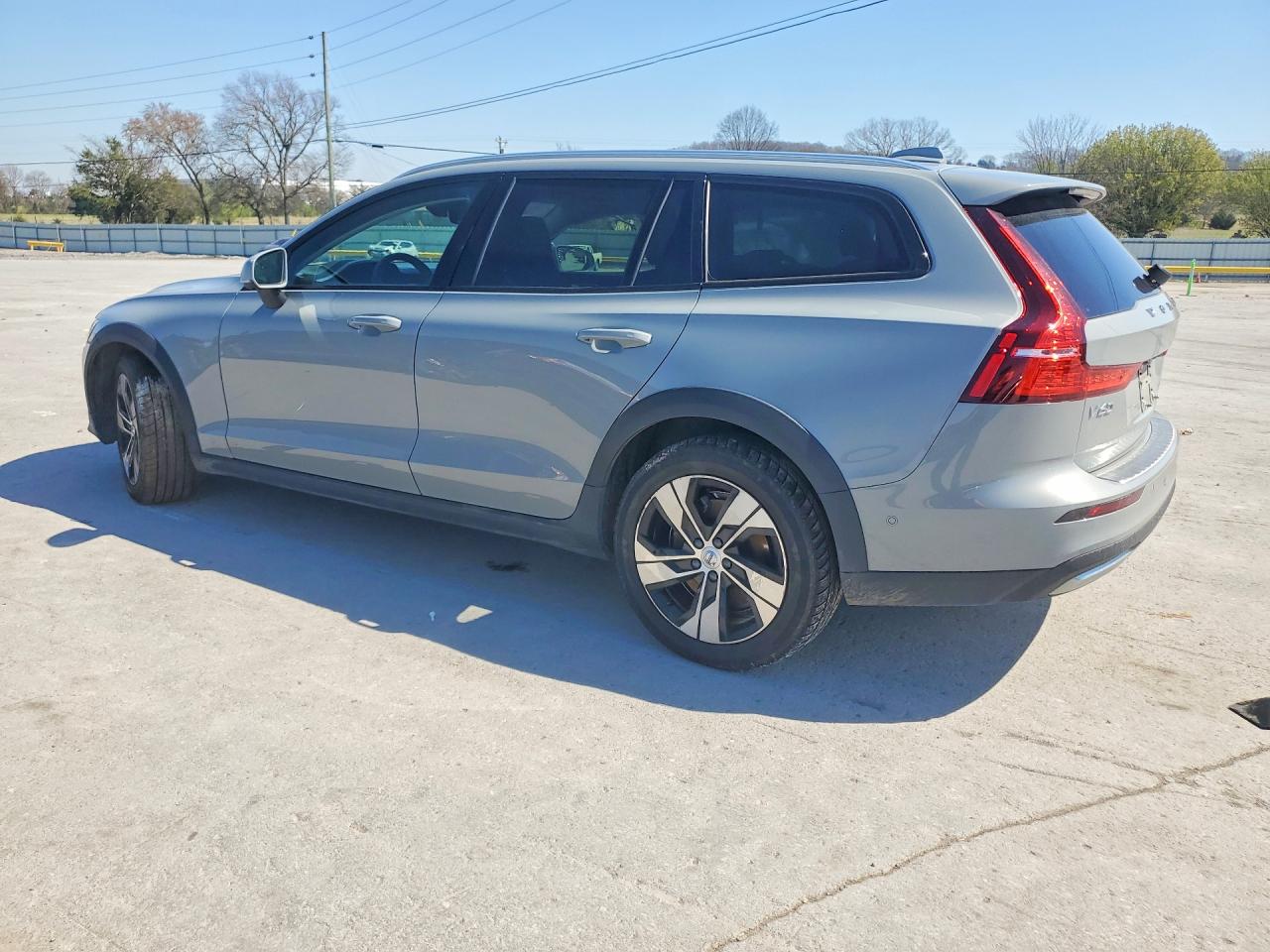 VOLVO V60 2025 — 3