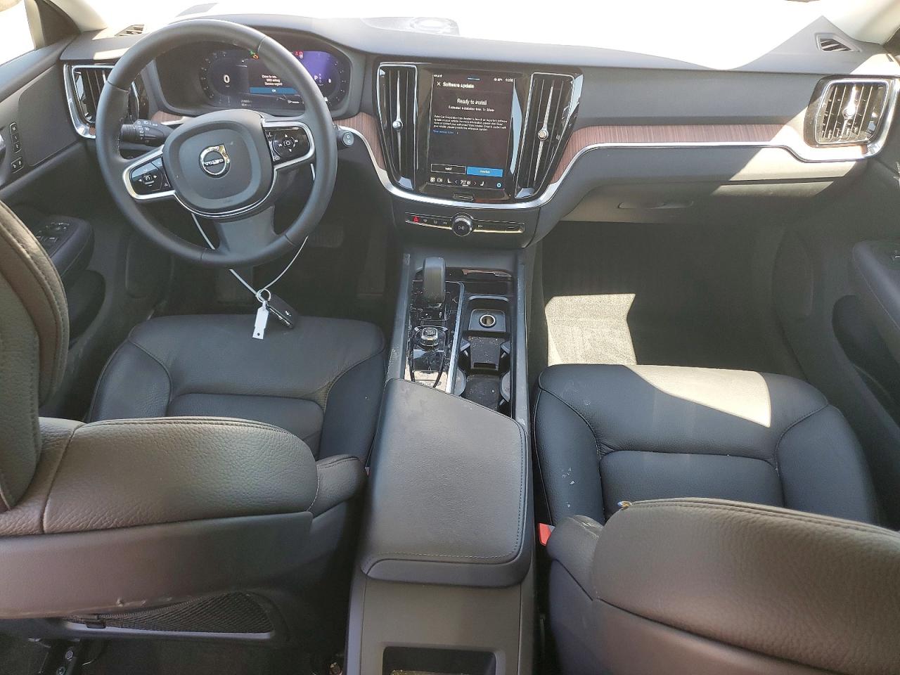 VOLVO V60 2025 — 9