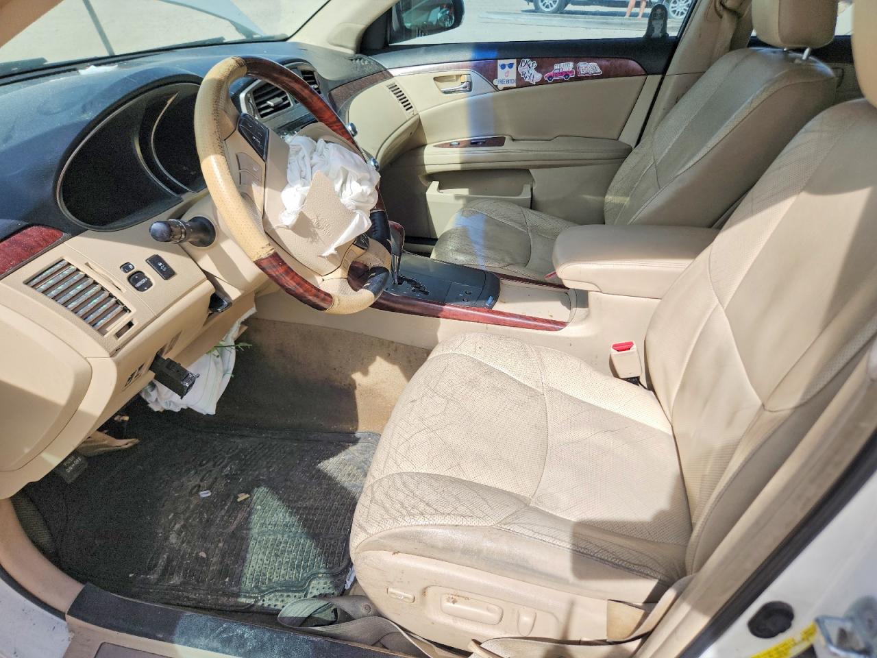 TOYOTA AVALON 2011 — 8