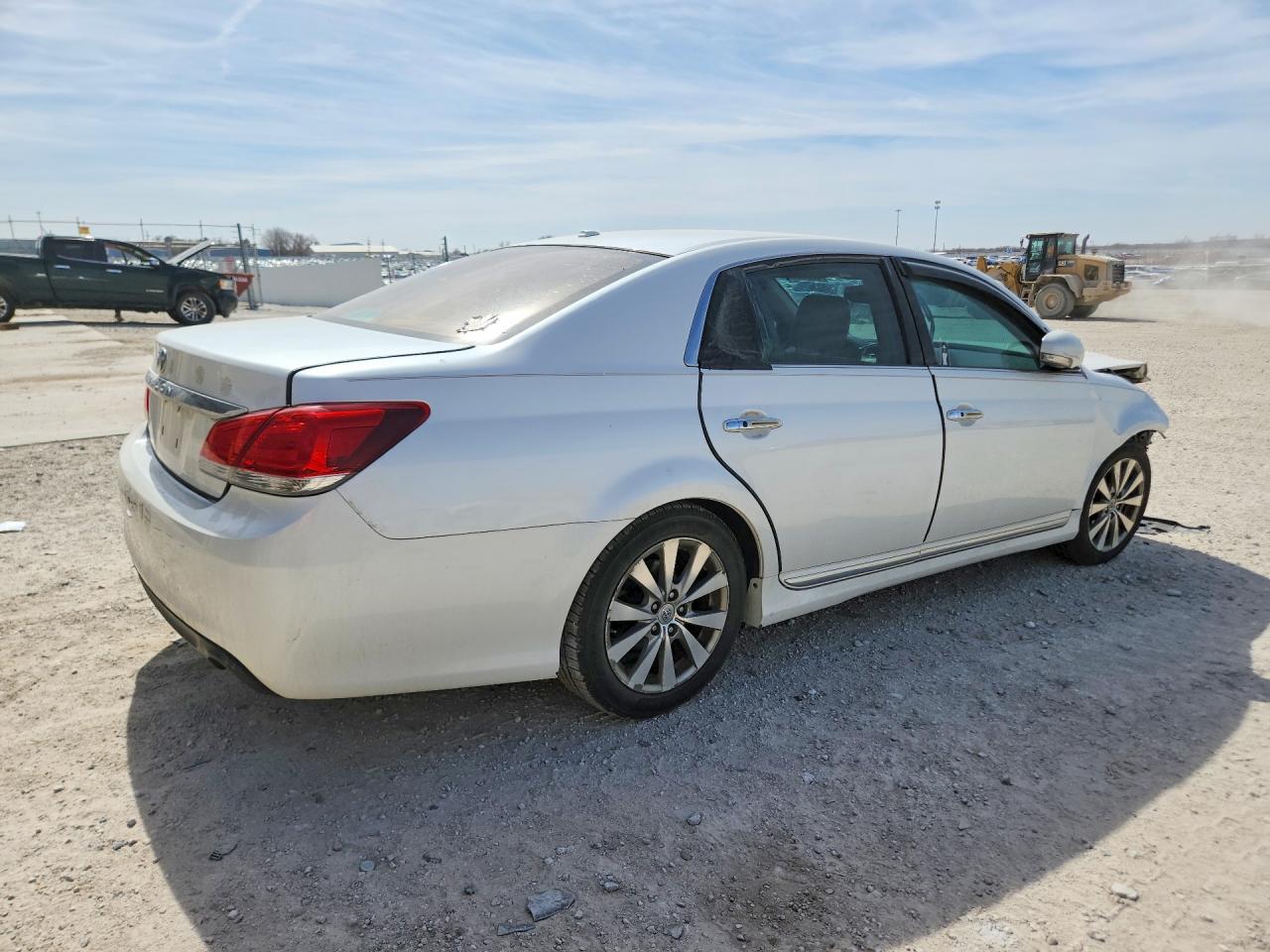 TOYOTA AVALON 2011 — 4