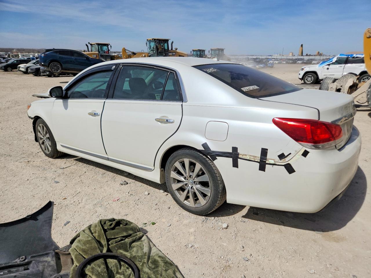 TOYOTA AVALON 2011 — 3