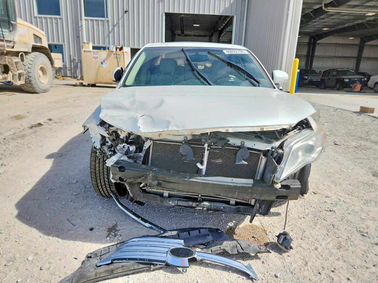 TOYOTA AVALON 2011 — 6