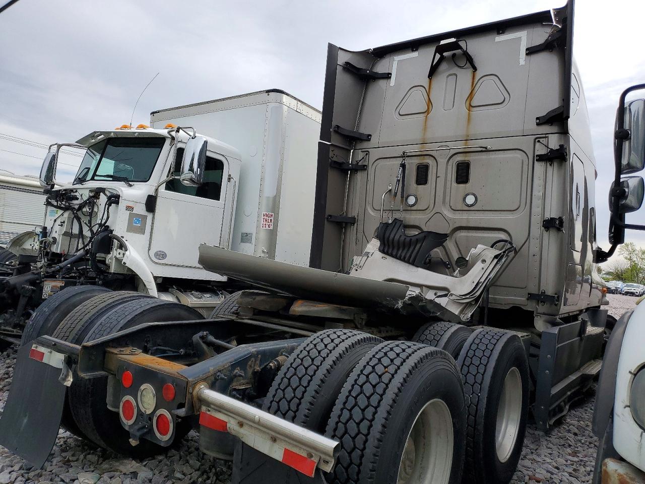 2017 FREIGHTLINER CASCADIA 125