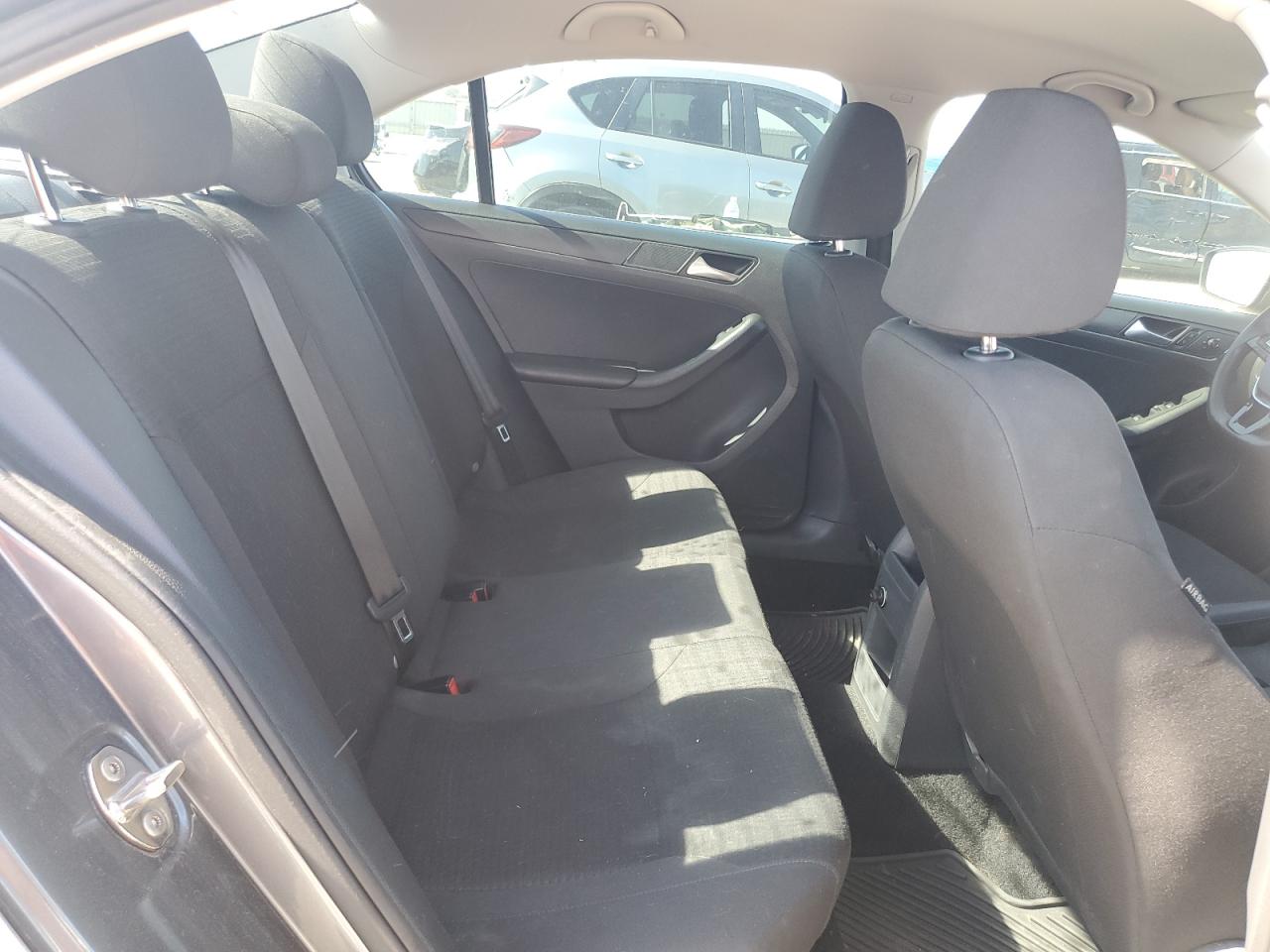 VOLKSWAGEN JETTA 2015 — 11