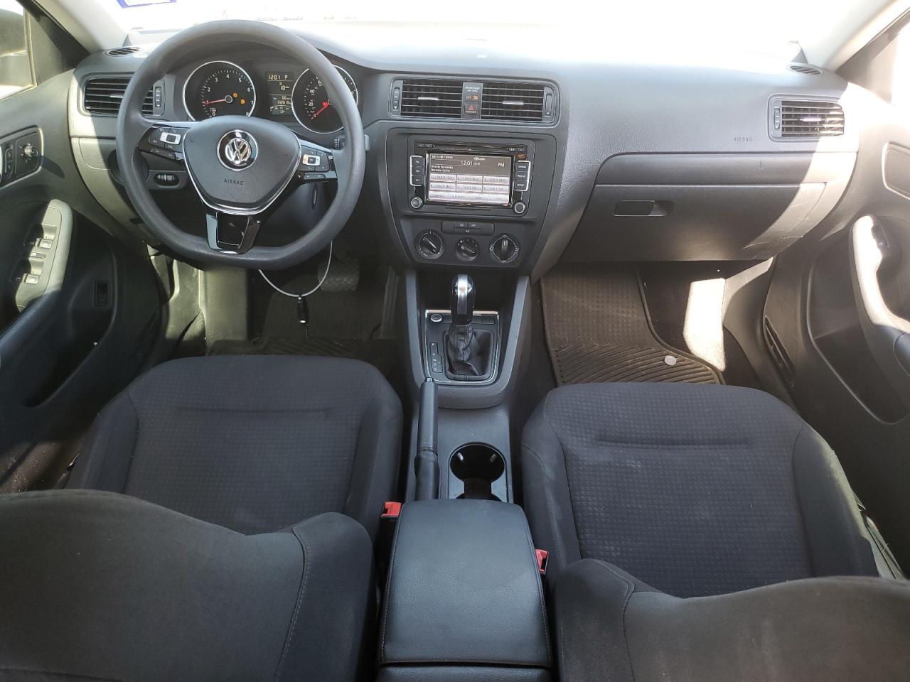 VOLKSWAGEN JETTA 2015 — 9