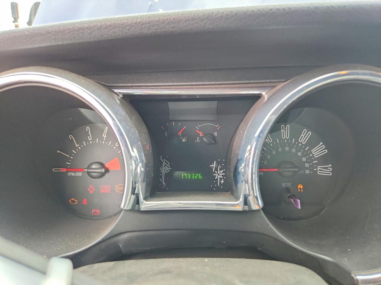 FORD MUSTANG 2005 — 10