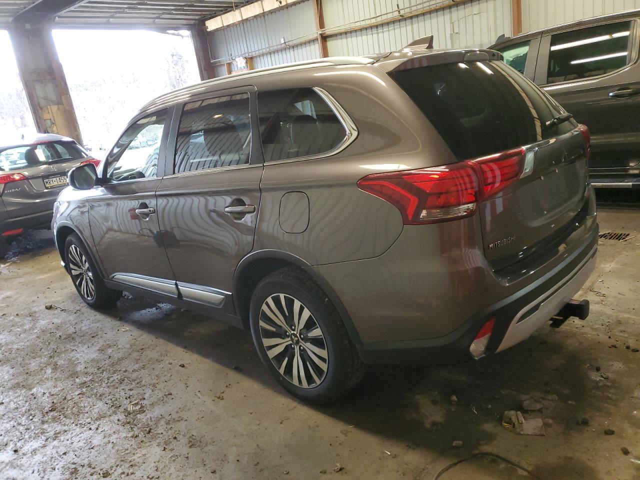 MITSUBISHI OUTLANDER 2019 — 3
