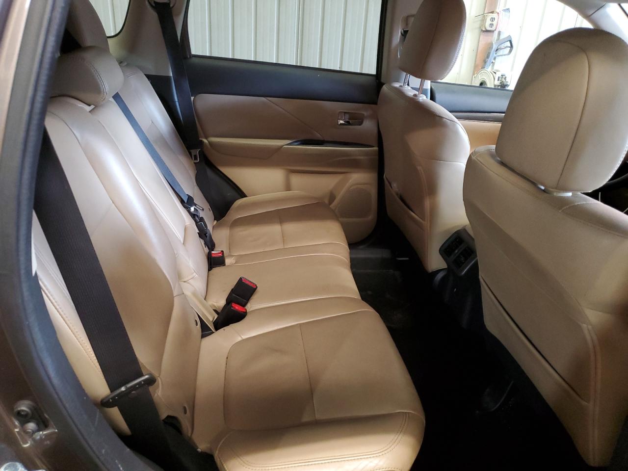 MITSUBISHI OUTLANDER 2019 — 12