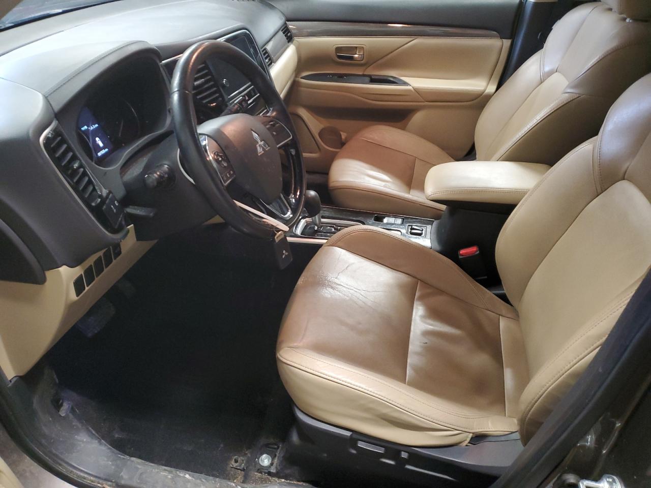 MITSUBISHI OUTLANDER 2019 — 8