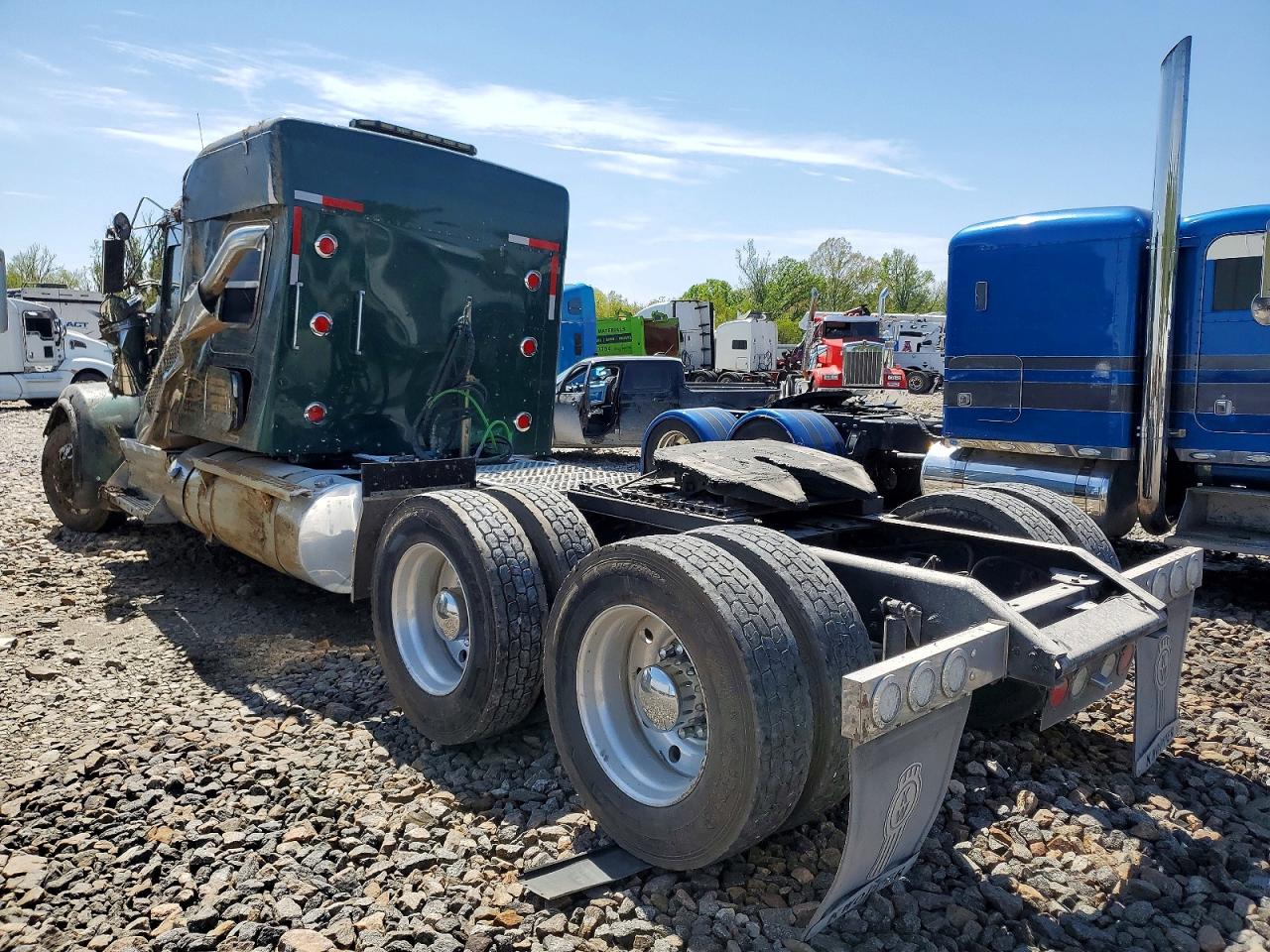 KENWORTH CONSTRUCTION 2013 — 4