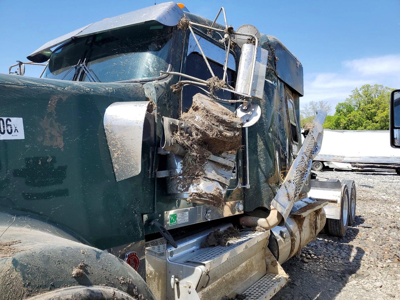 KENWORTH CONSTRUCTION 2013 — 10