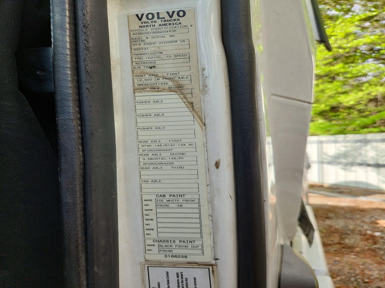 VOLVO VNL 2011 — 11
