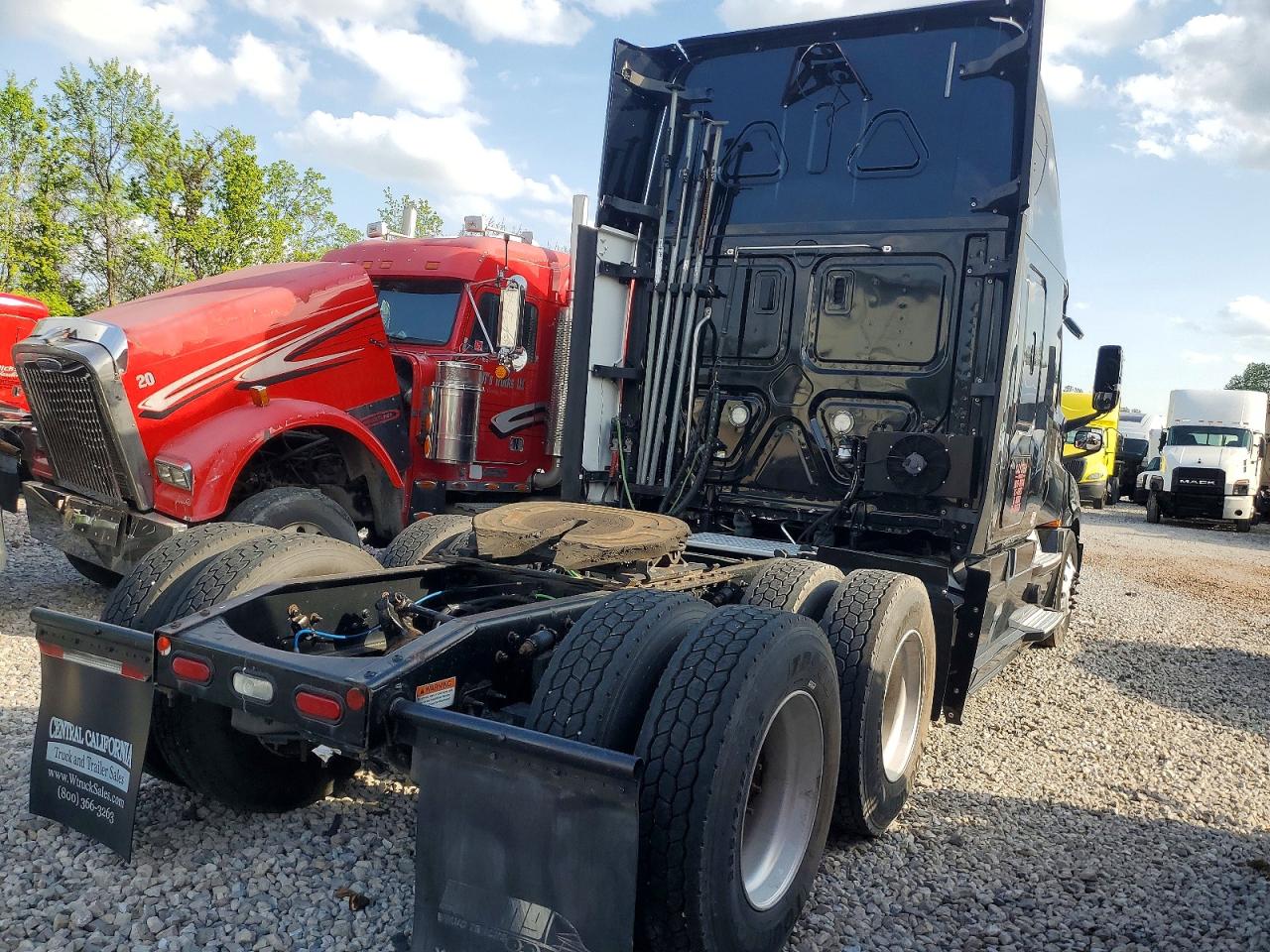2019 FREIGHTLINER CASCADIA 126