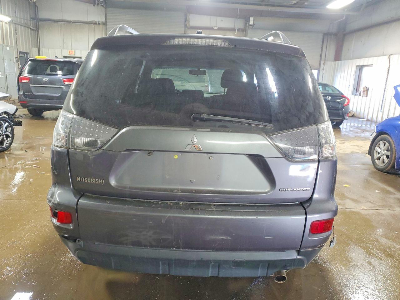 MITSUBISHI OUTLANDER 2010 — 7