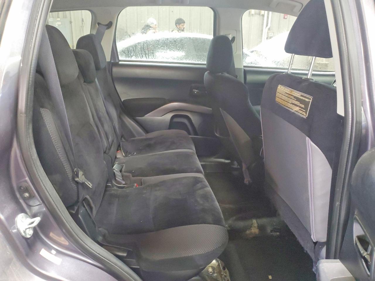 MITSUBISHI OUTLANDER 2010 — 11