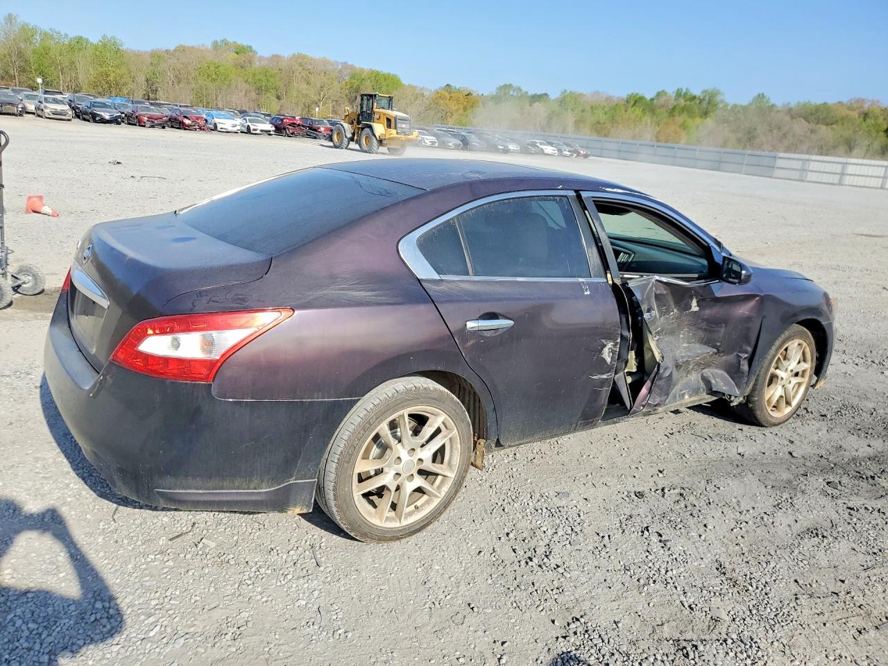 NISSAN MAXIMA 2010 — 4