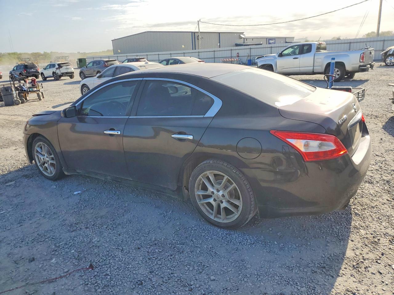 NISSAN MAXIMA 2010 — 3