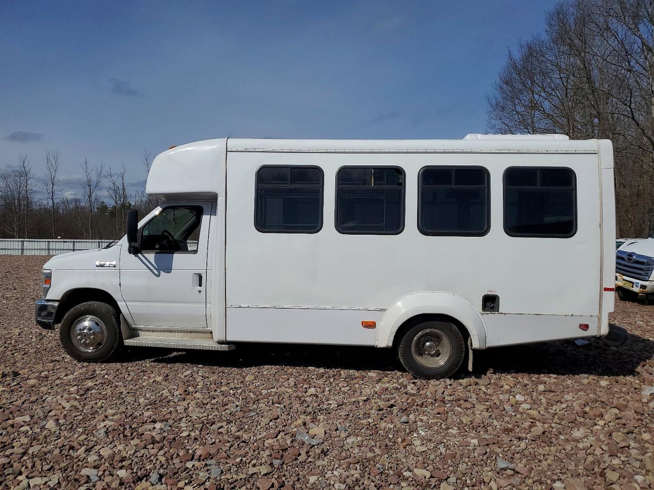 FORD ECONOLINE 2017 — 10