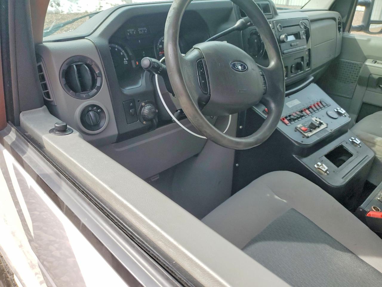 FORD ECONOLINE 2014 — 9