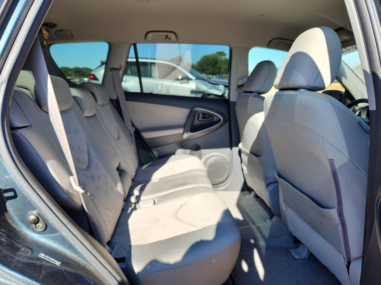 TOYOTA RAV4 2010 — 12