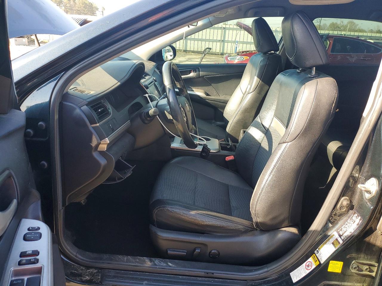 TOYOTA CAMRY HYBRID 2014 — 8