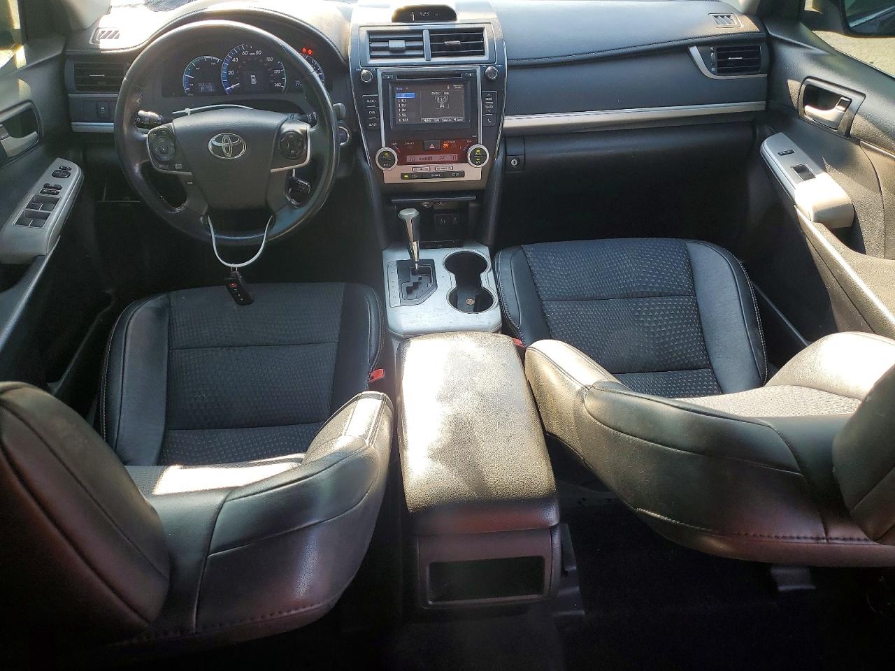 TOYOTA CAMRY HYBRID 2014 — 9