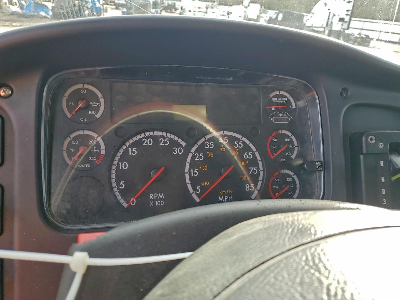 FREIGHTLINER M2 2015 — 9