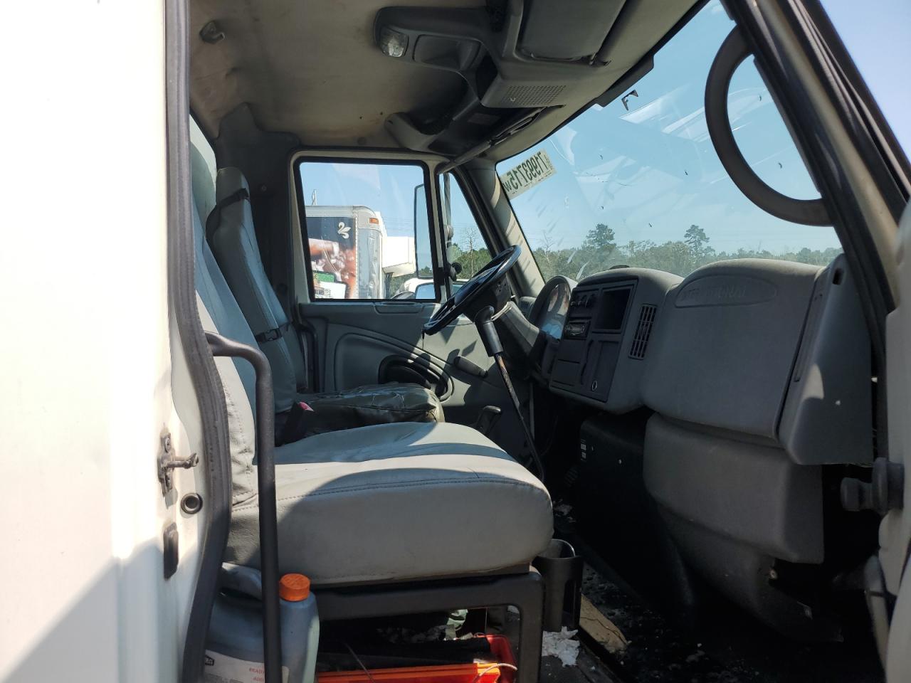 INTERNATIONAL 4000 2002 — 6