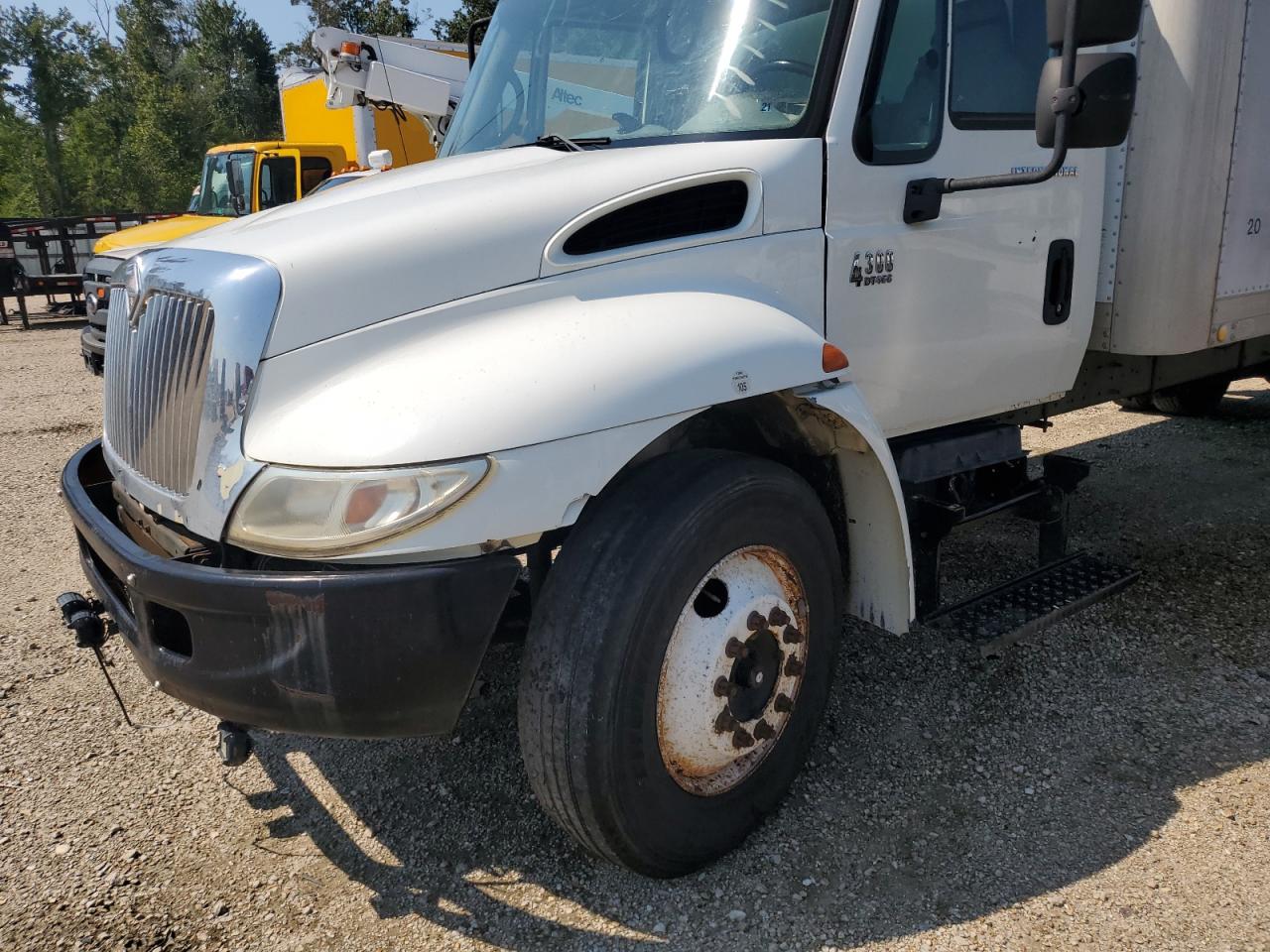 INTERNATIONAL 4000 2002 — 10