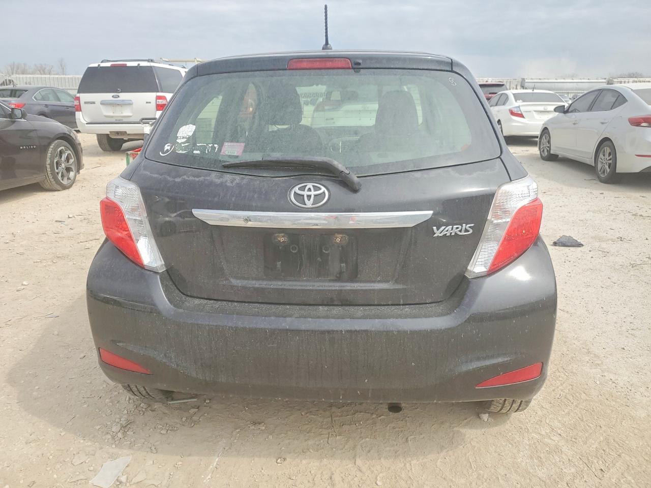 TOYOTA YARIS 2013 — 7