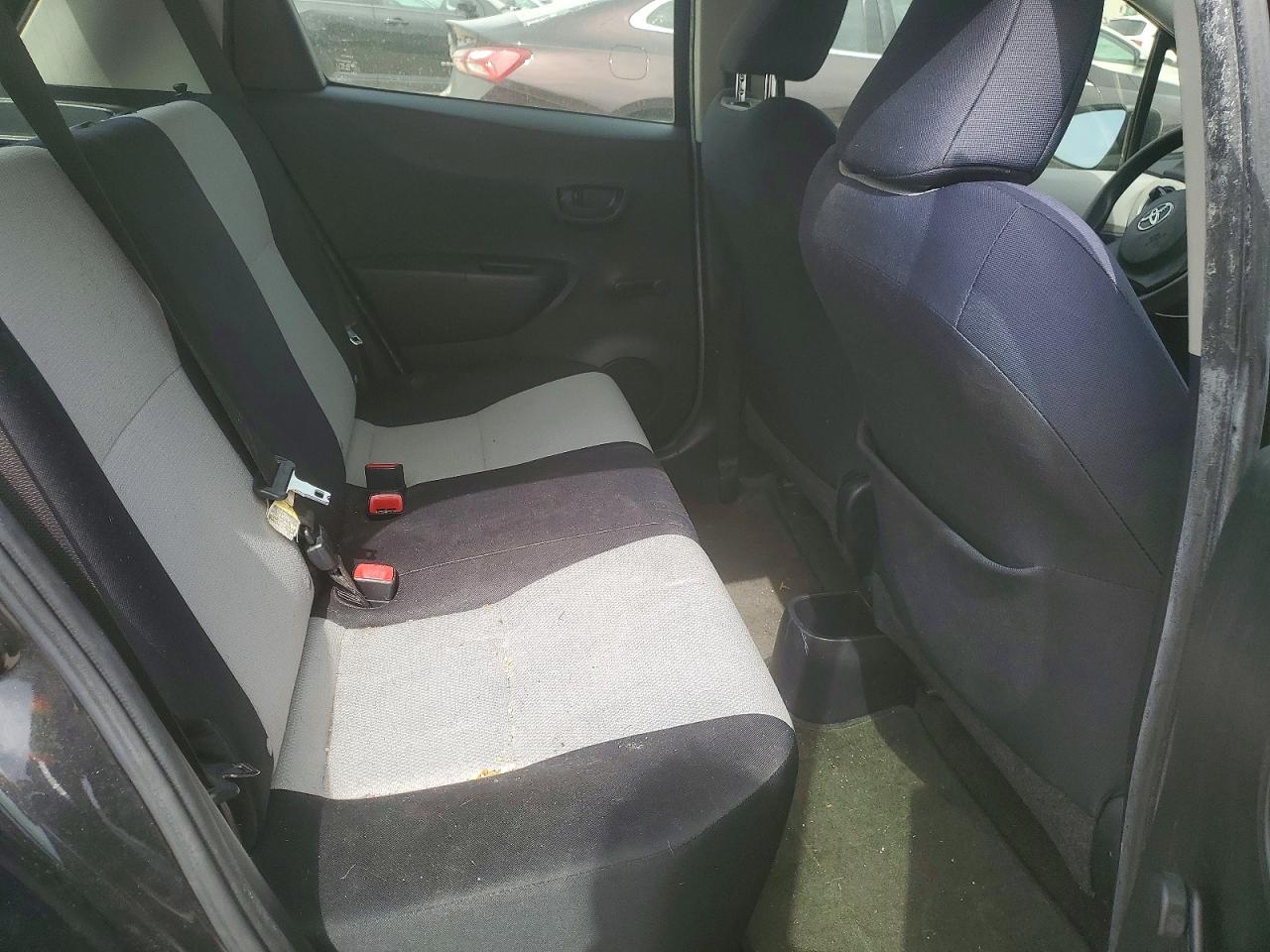 TOYOTA YARIS 2013 — 11