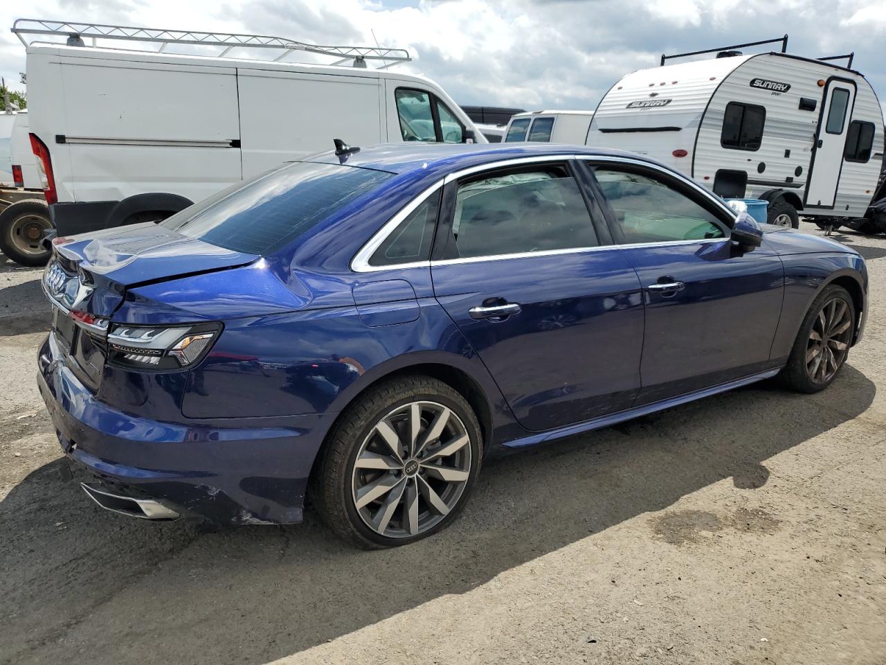 AUDI A4 2022 — 4