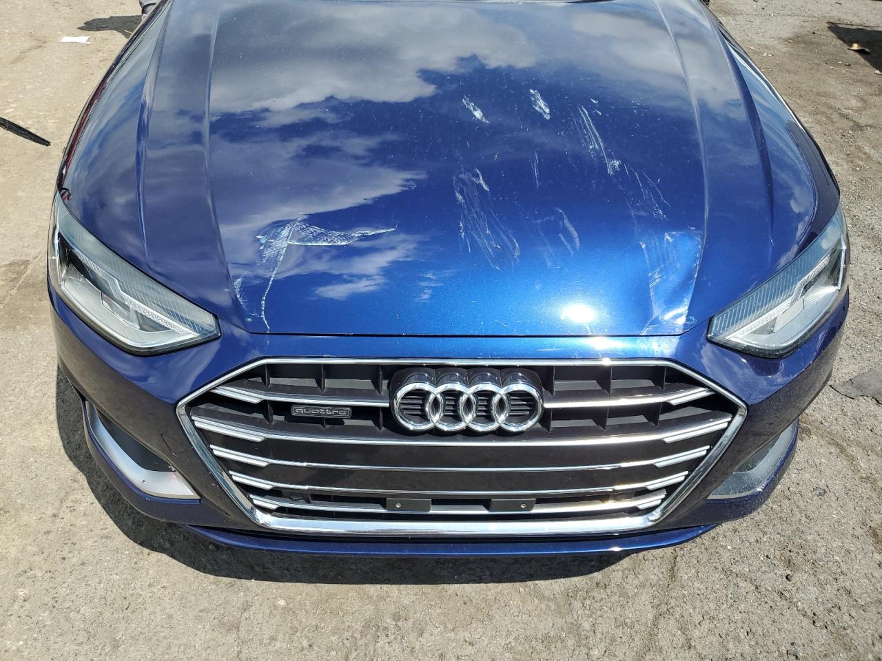 AUDI A4 2022 — 12
