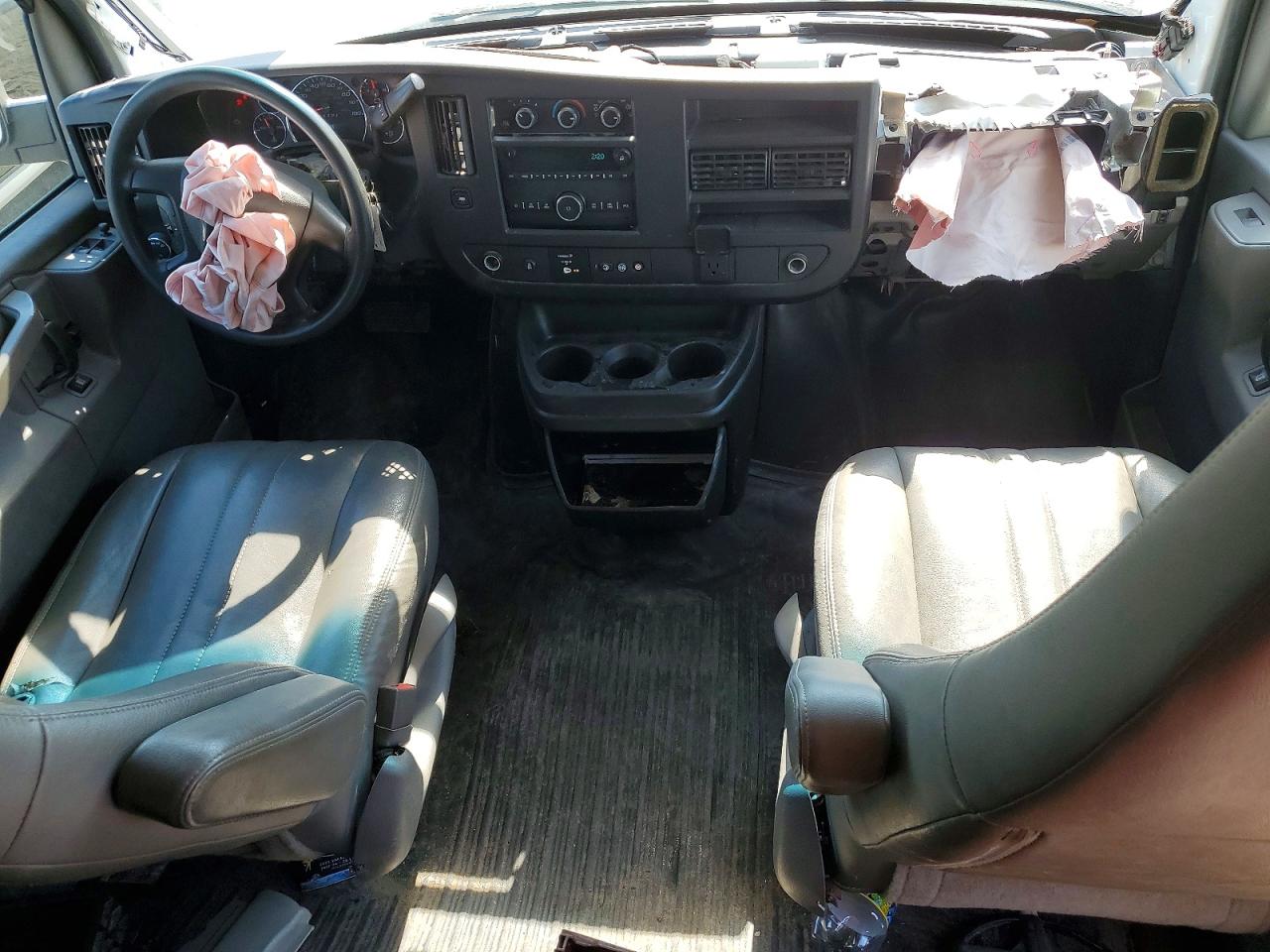 CHEVROLET EXPRESS G2500 2020 — 9