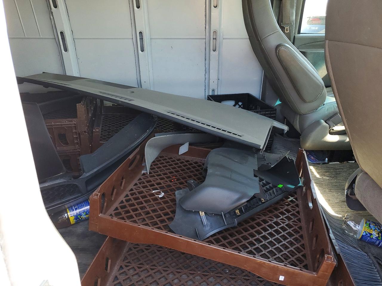 CHEVROLET EXPRESS G2500 2020 — 12