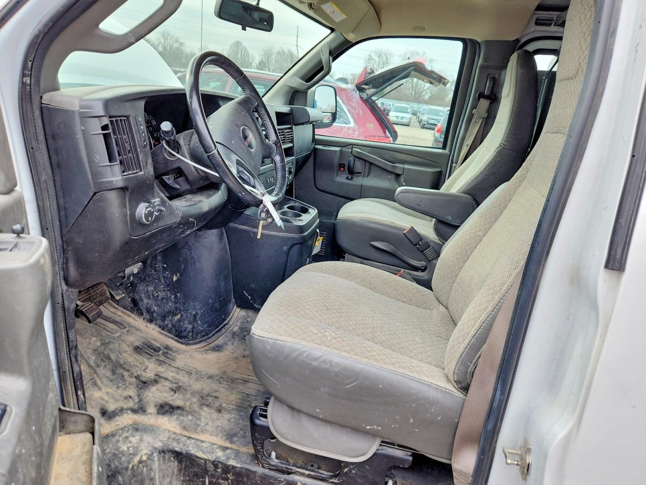 GMC SAVANA 2023 — 8