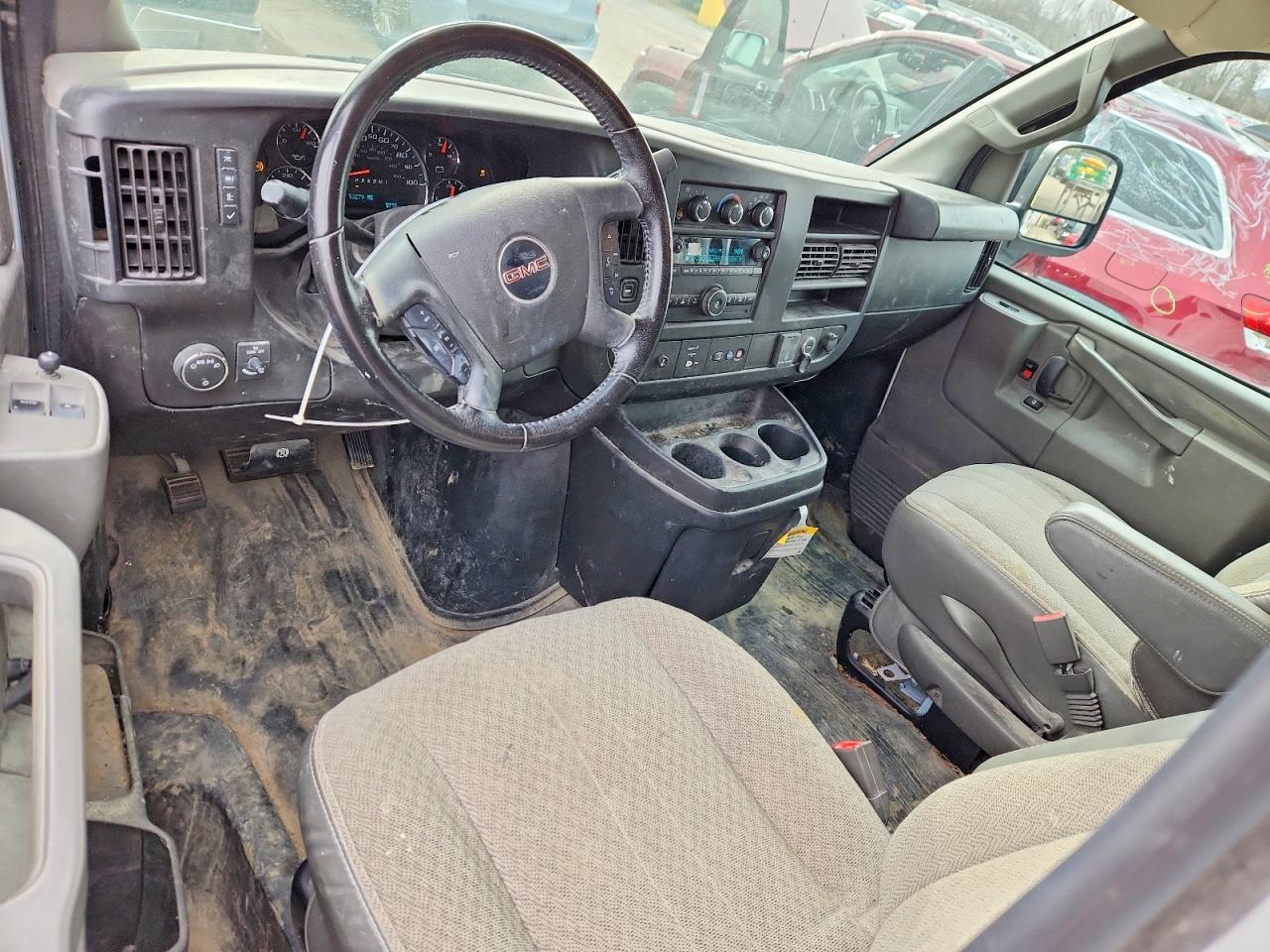 GMC SAVANA 2023 — 9