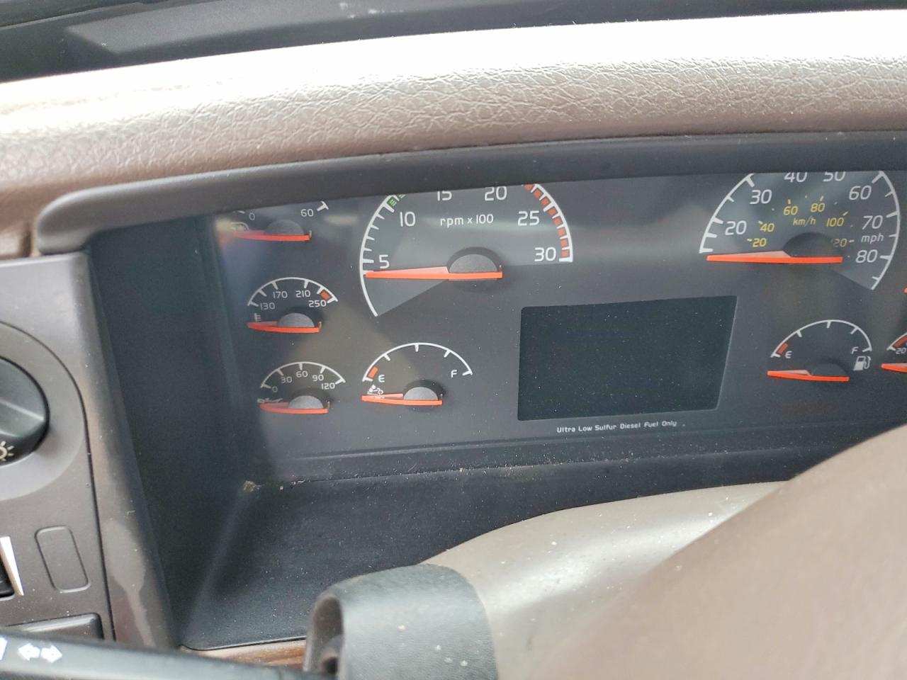 VOLVO VNL 2017 — 9
