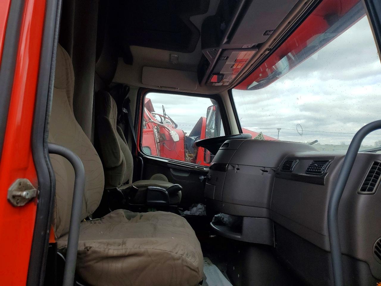 VOLVO VNL 2017 — 6
