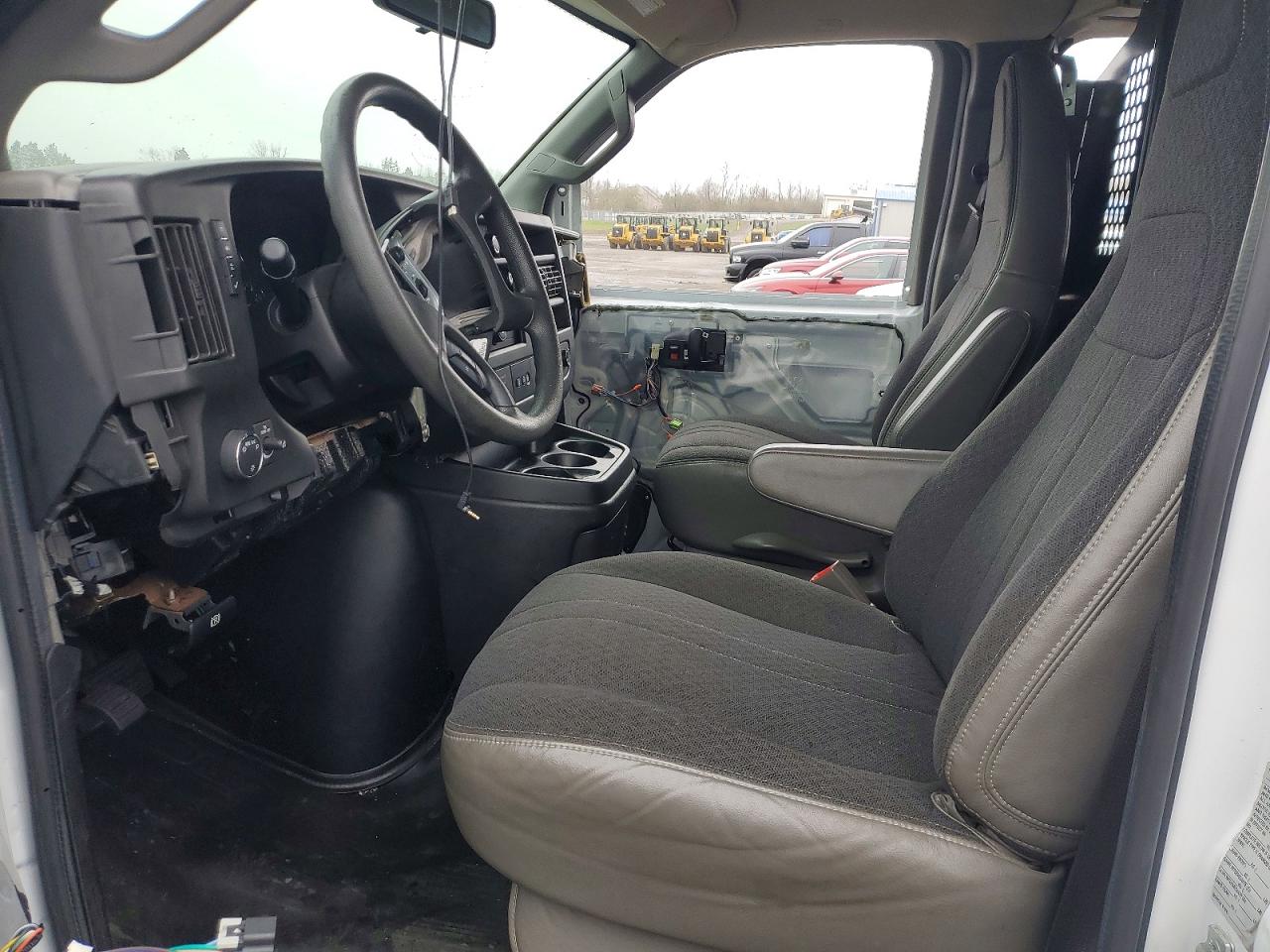 GMC SAVANA 2021 — 8