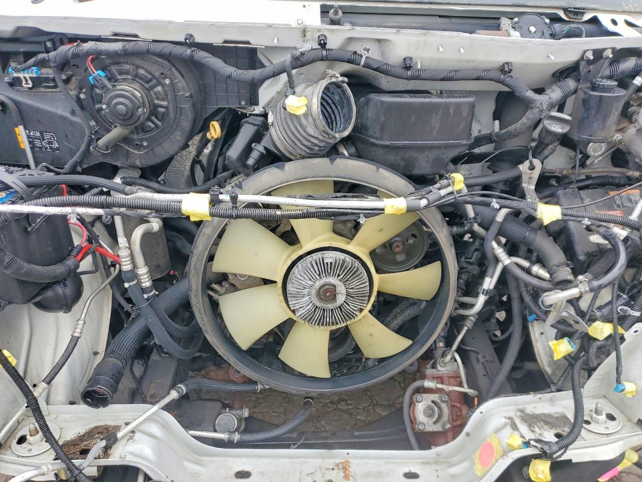 GMC SAVANA 2021 — 13