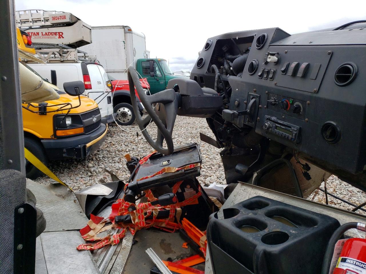 FREIGHTLINER CHASSIS 2014 — 9