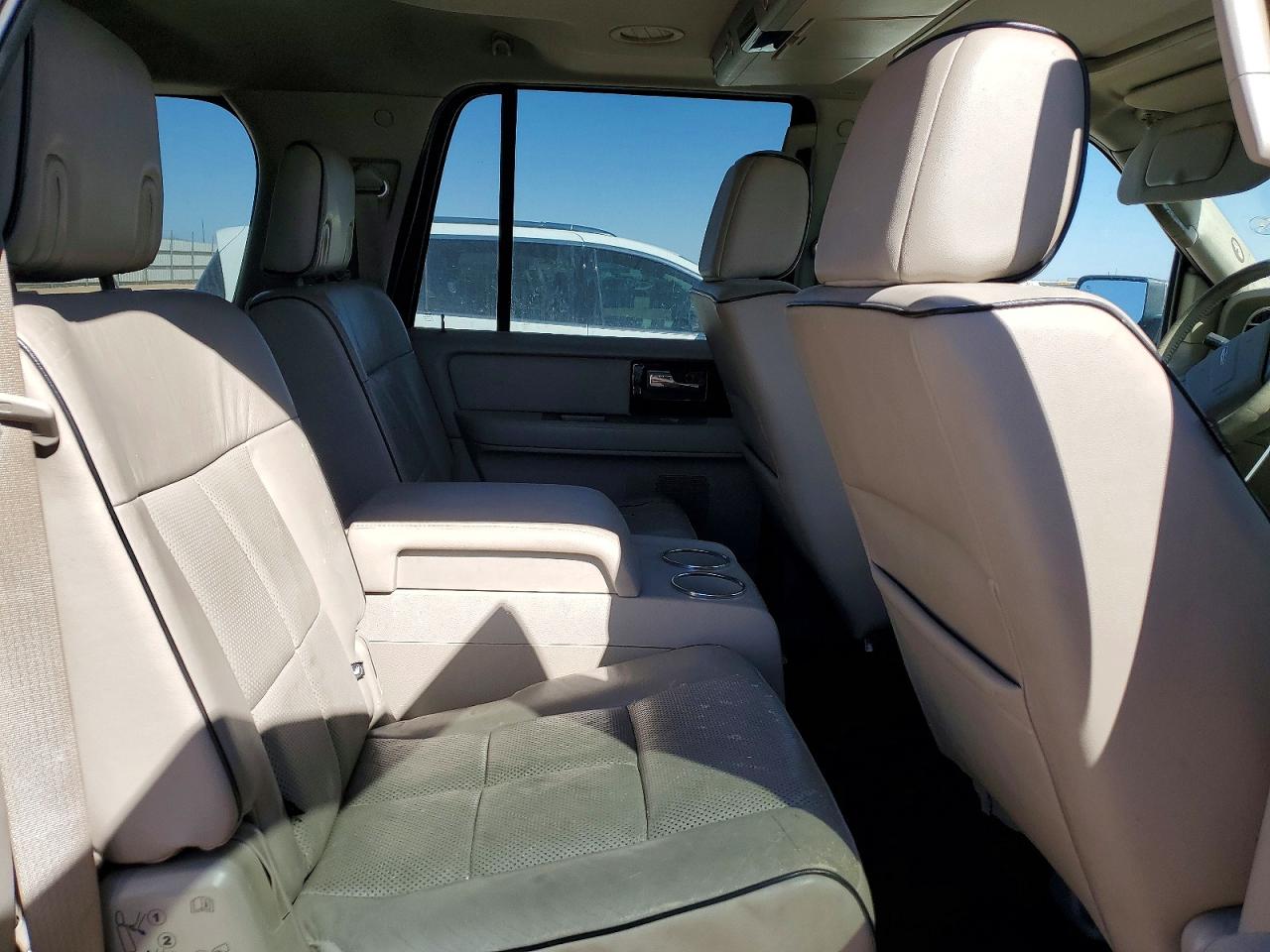 LINCOLN NAVIGATOR 2008 — 12